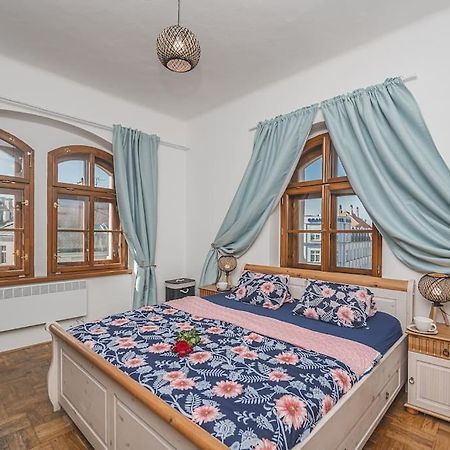Carolina'S Romantic Apartment Hradec Králové 외부 사진